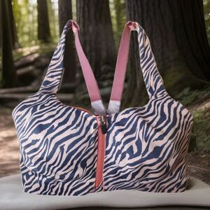 Victoria Sport Knockout Animal Print Sports Bra 32DDD Front-Close  High Impact